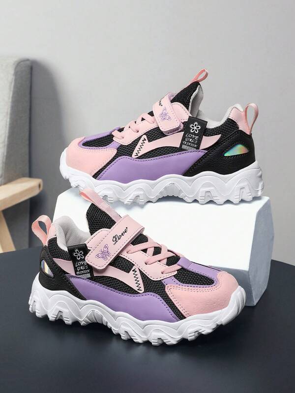 1 par de zapatos deportivos para niños, parte superior de tela de malla de baja altura, suela gruesa, decoración de mariposa de color contrastante, zapatillas casuales lindas y gruesas, cierre de gancho y bucle ajustable, fácil de usar, adecuado para uso diario y deportivo