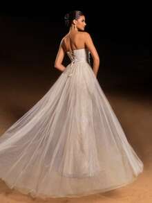 Faeriesty 奢华珠饰美人鱼晚礼服，心形领口，精致花卉刺绣，轻盈薄纱罩衫——是婚礼、红毯活动、晚宴及奢华晚宴等正式场合的理想之选，尽显优雅气质。 - 杏色 - 查看 3