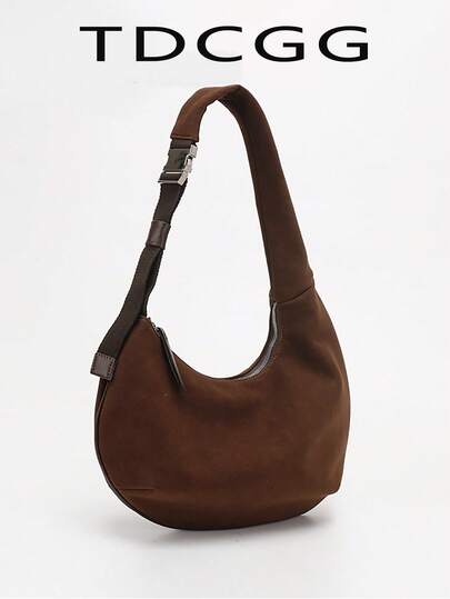 حقيبة كتف نصف قمر من الجلد الأحمر البني للنساء، بتصميم بسيط وناعم وسعة كبيرة، مغلقة بسحاب، مع حزام كتف قابل للتعديل، مناسبة للتنقل والسفر