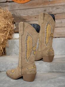 Botas Casuais de Cano Médio Estilo Ocidental com Bordado de Chama Femininas, Parte Superior de Couro Camurça, Salto Grosso, Slip-On, Cor Cáqui, Outono/Inverno