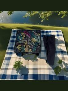 超轻便携式折叠露营凳，带储物袋和侧袋 - 不锈钢框架，快速安装，非常适合露营、钓鱼、户外活动和背包旅行，蓝色网状座椅，黑色织物罩，紧凑设计，易于运输，旅行凳 | 紧凑型凳子 | 坚固的结构，露营小工具