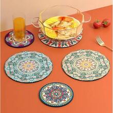 1PCS Mandala Coaster, Beverage Heat Absorption Technology Rubber + Coffee Cloth Coaster, Multi-Purpose Heat-Resistant Kitchen Table Mat, Tripod Mat, Multi-Function Non-Slip Heat-Resistant Pot Holder, Kitchen Insulation Mat, Kitchen Utility Tool, Round Tripod Mat, Non-Slip, Suitable For Picnics, Camping, Dinners, Parties - 隨機 - 查看 5