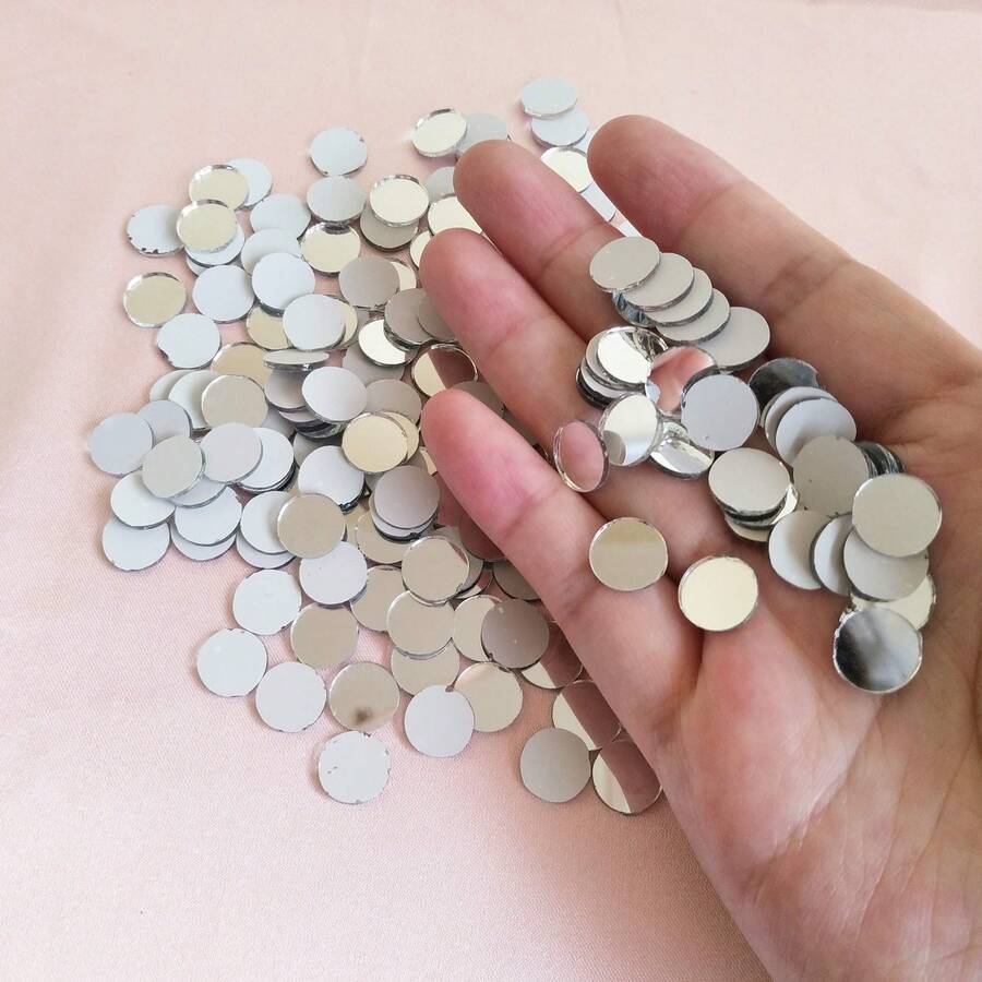 OUTANA 150片自粘式圆形玻璃镜，防潮亚克力马赛克墙贴，塑料镜片。适用于客厅、卧室、厨房、浴室、办公室，可DIY马赛克和迪斯科球镜墙面装饰，亦可用于墙面点缀和女孩房装饰。提供三种尺寸的装饰墙镜和工艺镜。