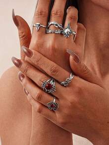 7 Pcs Exquisitely Gothic Antique Silver Vintage Vampire Bird Skull Spider Goth Gothic Rings Set For Women,Perfect For Parties, Celebrations, Holidays, Outings, And Everyday Wear. Random Styles Included. The Ring Size Runs Small (A Ring That Is Too Small Can Only Fit Over The Knuckle Of The Finger.)