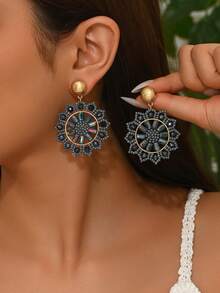 1 对手工波西米亚编织圆形纹理耳环，配深灰色水晶和种子珠花卉图案，时尚设计度假风格手工水晶圆形花卉图案耳环适合女性日常和度假穿着（手工编织种子珠数量、颜色和位置随机） - 深灰色 - 查看 2