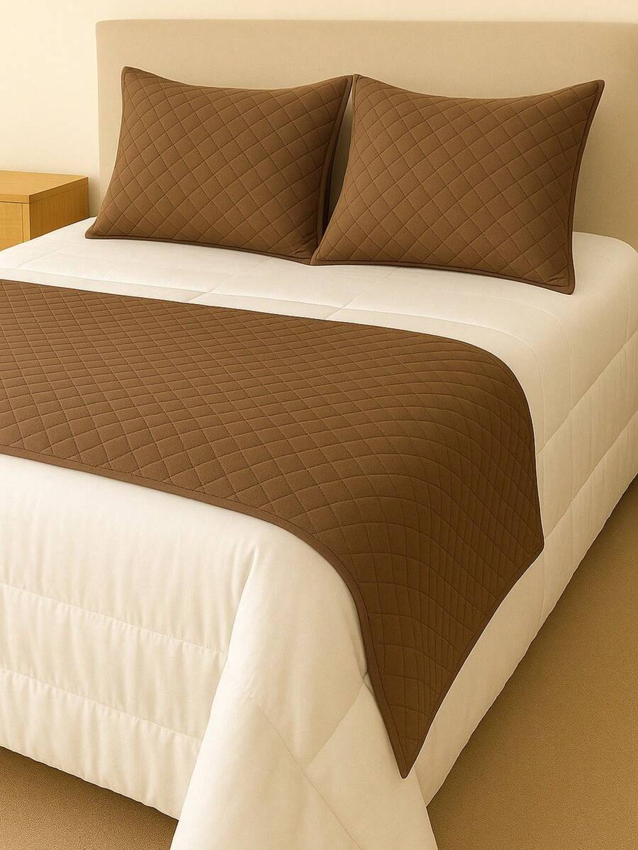 Kit Peseira + Fronha Matelassada Microfibra 200 Fios 2,00m x 66xm Manta Peseira Para Cama Casal Queen Porta Travesseiro Matelassado Ultrassônico 70cm x 50cm - Marrom - Visão 1