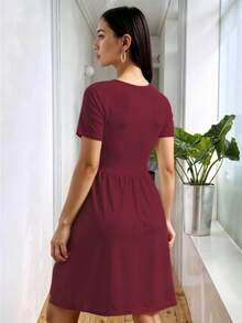 Vestido Corto de Cuello Redondo y Volante en el Bajo, de Color Sólido Casual y Dulce para Mujer - Rojo violeta - Ver 3