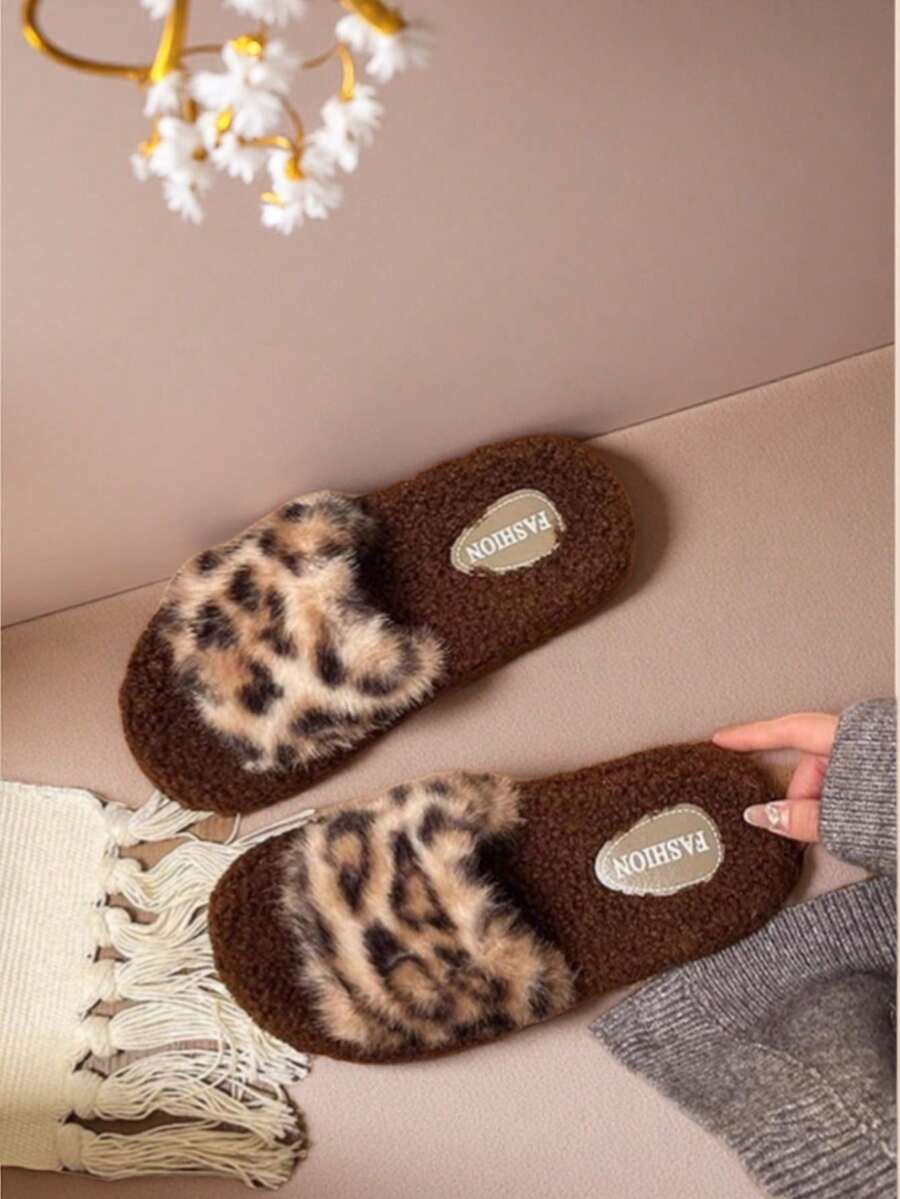 Pantuflas de leopardo de peluche, pantuflas de interior suaves y cómodas con suelas gruesas para mujer, pantuflas de peluche para el dormitorio, pantuflas de peluche de moda para mujer, pantuflas de peluche y piel sintética de leopardo con suelas de PU, cómodas pantuflas de interior, pantuflas de peluche beige para el hogar, nuevos zapatos de moda beige, pantuflas de peluche y piel sintética, cómodas pantuflas de piel sintética para mujer, pantuflas de interior casuales y abiertas de dedo para mujer - Beis - Ver 1