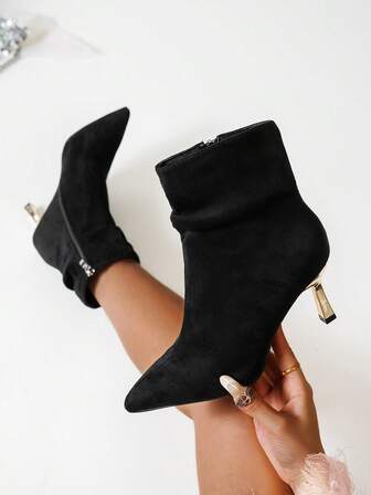 女式尖头绒面高跟短靴，褶皱叠跟细高跟踝靴，西式侧拉链办公室通勤靴，2025 年新款系列