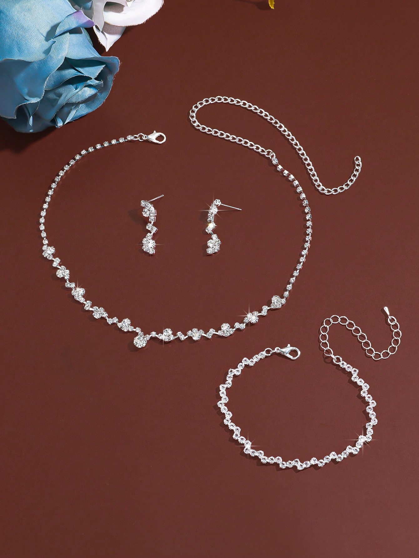 4 قطع: قلادة + أقراط + سوار + خاتم، طقم مجوهرات فا...