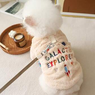 一件圣诞宠物服装，保暖抓绒外套，适合猫狗穿着，带牵引绳，适合曼基康猫、英国短毛猫等小型宠物，秋冬季穿着。