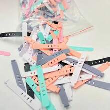 6 attaches de câble en silicone à 4 trous, attaches de câble de décoration de Noël, organisateur de câble réutilisable, attaches de câble élastiques réglables, organisateur de câble, pack de câbles à haute élasticité pour fixer les écouteurs, les chargeurs, gestion des câbles polyvalente, protection de au travail (6 couleurs, une pour chaque couleur)