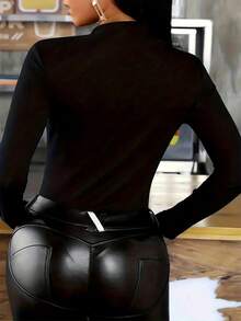 Form - Fitting Black Long - Sleeve Top With High Neckline & Butterfly Decoration, Black Leather Pants With Silver Zipper Detail - Perfect For Bar/Pub Style Outfits, Featuring Long Dark Hair, White Earrings, And Ring- Black Stand-Up Collar Long Sleeve Shirt - Halloween Costume - Women's Winter Outfits: Elegant Conjunto De Mujeres + Flowy Top, Blusas & Top - màu đen - Xem 3