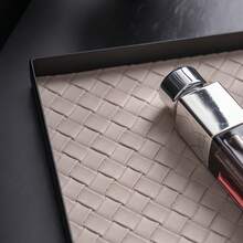 奢华编织仿皮收纳托盘 - 珠宝、手表、化妆品及装饰品收纳托盘，浴室护肤品收纳架。可选白色、黑色、棕色、绿色、酒红色皮革