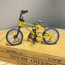 1 peça de chaveiro modelo mountain bike, com design realista. Um brinquedo único. Adequado para entusiastas de carros colecionarem, exibirem ou brincarem. Pode ser pendurado em uma bolsa para decoração. Pode ser dado de presente para amigos e como presente de Natal.