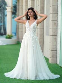 YOUKEFEIER Deep V-Neck Lace Embroidered With 3D Floral Long Wedding Dress