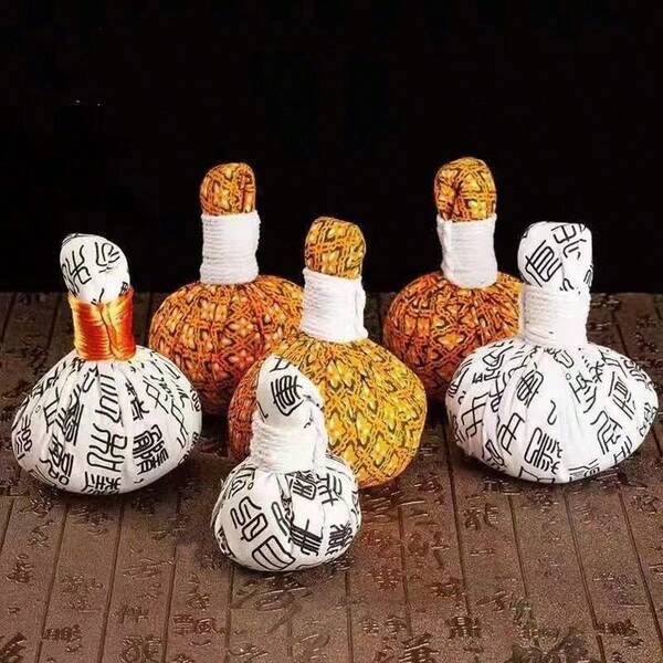 1pcsThai Pure Moxa Ball SPA Moxa Herb Warm Acupuncture Ball Beauty Salon Moxa Hot Compress Black Ball Health Center Moxa Warmupuncture Bag Friday