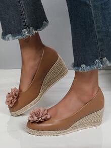 Zapatos de cuña con suela gruesa para mujer - Estilo elegante y de moda - Casual y cómodo - Serie de Oriente Medio - Estilo retro - Uso diario - Casual y versátil - Minimalista - Tacones altos - Slip-on - Cuero sintético con perlas falsas - Tacones altos de plataforma con entramado - Zapatos de cuña con suela gruesa - Marrón - Ver 13