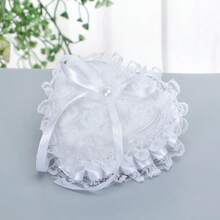 婚礼枕套一套。迷你花童手捧心形枕套。珍珠蕾丝蝴蝶结戒指盒首饰盒。订婚戒指架。情人节求婚宣言戒指道具（不含戒指） - 白色 - 查看 3