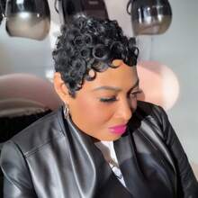 Krótka peruka typu Pixie Cut z 100% ludzkich włosów, krótka, kręcona peruka typu Pixie Cut z grzywką - przyjazna dla początkujących, bezklejowa, maszynowo wykonana peruka z naturalnych włosów o gęstości 180%, z czepkiem z siateczki różanej, do codziennego noszenia, wygodna, krótka peruka typu Pixie Cut na kostiumy na Halloween