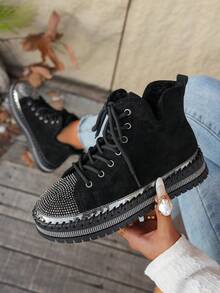 Bottes de cheville à semelle épaisse, décorées de strass et à lacets, doublure épaisse, noires. Nouveau modèle mode automne/hiver 2025, style collège, bout rond. Convient pour les tenues de Noël, du Nouvel An, version coréenne résistante au froid