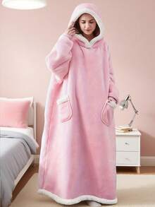 3/1 pieza Manta decorativa acogedora y oversize con mangas - Estilo contemporáneo, lavable a máquina, sudadera con capucha de felpa para hombres y mujeres, cómoda franela, imprescindible para Navidad, camisón, cálida y a prueba del frío, diseño cálido de franela, un conjunto cálido imprescindible para el otoño, perfecto para fiestas de decoración del hogar y regalos de Navidad. Decoración navideña, Navidad, Decoraciones navideñas para el hogar