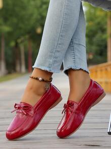 أحذية مسطحة مريحة مزينة بفيونكة للنساء ذوات الحجم الكبير، لون أحادي، كاجوال وراحة في الارتداء، مجموعة جديدة لعام 2025