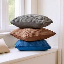 Conjunto de 2 almofadas de veludo cotelê de 45*45cm (incluindo o enchimento), macias e confortáveis, ideais para decorar janelas de quartos, carros e varandas, criando um ambiente aconchegante e relaxante. Feitas com material de alta qualidade, o tecido é firme, liso, delicado e macio ao toque, com excelente afinidade com a pele.