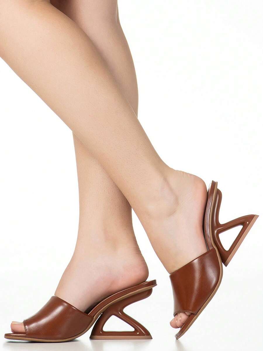 Sandália Feminina Tamanco Mule Salto Geométrico Vazado Confortável Elegante GiGiL