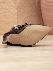 女士新款鳄鱼纹压花踝靴，时尚百搭尖头细高跟铆钉靴，巧克力棕色，适合万圣节、圣诞节、感恩节、新年、秋冬季等场合穿着。 - 巧克力棕 - 查看 11