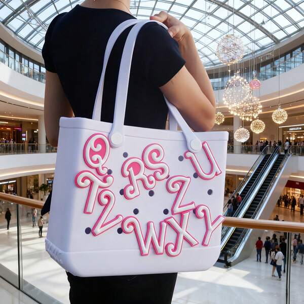 1 Stück weiße Buchstaben-Loch-Taschenzubehör, personalisierte Buchstaben A-Z einfügen, Cartoon Bogg Strandtasche Dekorationszubehör DIY abnehmbarer Dekorationsverschluss, Loch Schuh Dekorationsbuchstaben, geeignet für Gummi Strandtasche Zubehör, Strandutensilien