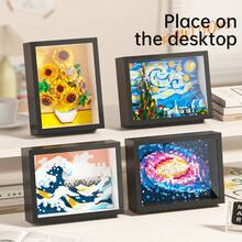 Set de blocuri de construcție din seria de rame foto cu 890+ piese, Valul Kanagawa, Noaptea înstelată de Van Gogh, Floarea-soarelui de Van Gogh, Galaxie, poate fi folosit ca decor artistic pentru birou, vitrină, mediu de birou, cadou ideal pentru Crăciun, Halloween, Ziua Recunoștinței, Anul Nou, ziua de naștere