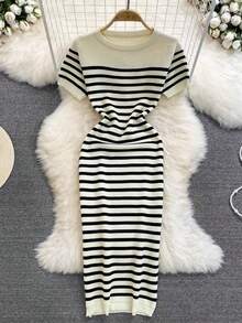 Vestido de verano de punto a rayas de playa, vestido de verano entallado de manga corta y cuello redondo, vestido de calle para exterior, vestido de rayas para mujer. - Blanco - Ver 1