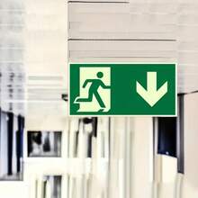 1pc Glow-In-The-Dark Emergency Exit Signs - Durable PE Material, Green Border & White Arrow, Fire & Evacuation Indicators For Workshops, Offices, Public Spaces, Workshop Safety Equipment|Luminous Signs|Green Bordered Signs - Multicolor - View 5