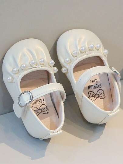 一双婴儿时尚平底鞋，珍珠装饰，PU面料，舒适衬里，柔软鞋底，适合足部生长，宝宝学步。