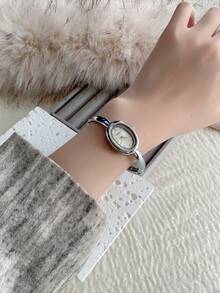 1pc Women's Elegant Oval Design Green Dial Silver & Gold Tone Fashion Casual Watch Bracelet Style - Silver - View 5