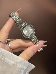 1件复古银色不锈钢方形小表盘女士手表，时尚简约优雅奢华小巧石英女士腕表，适合日常佩戴、派对及其他场合。