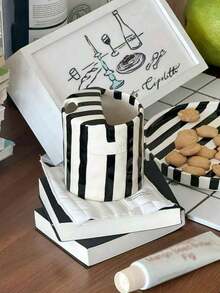 1pc Ins Style Black Striped Grip Mug, Cute Girly High-Quality Romantic Water/Milk/Latte Cup For Women - Black - View 3