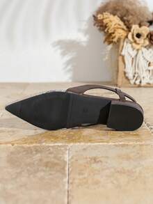 Mocasines planos versátiles y de moda con parche de malla de color albaricoque, correa marrón y cintura elástica