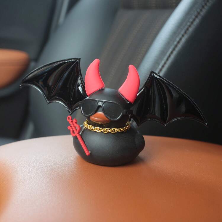 1 pieza Pato de goma gótico con alas de demonio y collar dorado - Diseño de alas de murciélago, pico rojo y cuernos, material de PVC duradero, decoración de salpicadero de coche negro y rojo, accesorio de volante, decoración única para fiestas de Halloween, accesorio interior de coche, pato de goma demonio con ojos expresivos y dientes afilados, adecuado para el salpicadero o la decoración de fiestas, ideal para entusiastas del automóvil y regalos de Halloween - Negro - Añade 3