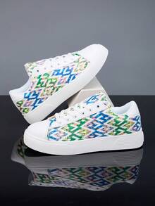 Unisex Graffiti Lace-Up Skateboard Shoes, Versatile Casual Fashion Sneakers For Couples, Suitable For All Seasons