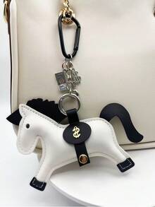 1 件全新皮革马吊坠装饰优雅可爱的马装饰女士手提包单肩包背包寓意“财富来得快”多色可选适合所有季节的贴心礼物 Y2K