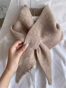 Écharpe triangulaire douce comme de la laine de mouton pour femmes avec col en fausse fourrure - Étole d'hiver chaude en gris clair/foncé, blanc, rouge, noir | Accessoire élégant et polyvalent non extensible pour tenues décontractées et habillées | Lavage à la main, entretien facile, mini écharpe pour femmes, grande écharpe pour femmes de haute qualité, écharpe pour femmes, écharpe, écharpe en fourrure, vêtement pour temps froid, étole , tissu léger, accessoire décoratif pour le cou, tenue de bureau pour robe - Multicolore - Voir 12