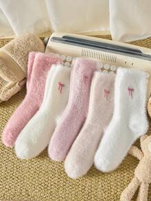 2/4 pares de calcetines de mujer tipo tripulación blancos y rosas con textura esponjosa, con diseño de lazo, cálidos y suaves, apropiados para otoño e invierno, colores aleatorios