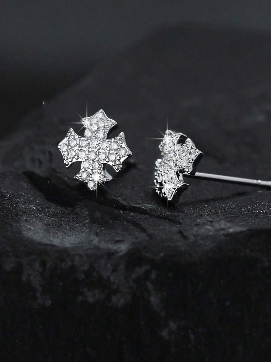 一对（2颗）水钻盾形耳钉，精致立方氧化锆星形，圆形闪亮立方氧化锆耳钉，男女皆宜的珠宝配饰，适合日常佩戴和旅行，圣诞礼物，圣诞装饰品