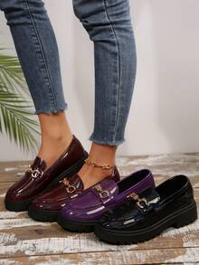 Giày lười đế dày mũi tròn cho nữ, mùa xuân/thu, giày da đi làm đế dày đa năng phong cách Anh mới, giày da đế dày màu đen, cỡ lớn cho nữ mùa xuân/thu, đế ngoài bằng cao su chống trượt, dây xích vàng, giày da đế dày - Màu Đỏ Sâu - Xem 4