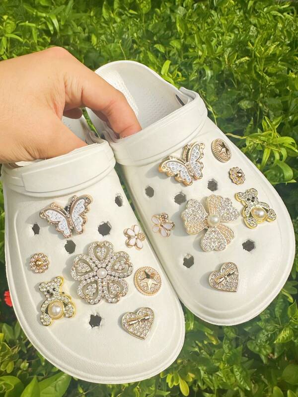 14 Stücke goldfarbene Strass-Teddybären, Schmetterlinge, Herzen, Blumen Dekor DIY Accessoires, abnehmbares ABS-Material geeignet für Schuhe mit Löchern wie Pantoffeln, Sandalen, Strandschuhe, Geschenk für Feiertage