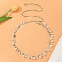 1条复古银色几何腰链 - 钻石镂空吊坠，送给追求现代魅力的女性的完美礼物，适合日常穿搭、晚宴庆典和街头服饰，是时尚爱好者的时尚之选。