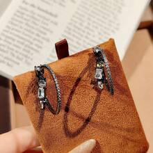 1 Piece Of Fashionable European And American Personalized High Carbon Water Drop Earrings Zirconia Special-Shaped Earrings Dark Earrings Crystal Retro Design Diamond Niche Earrings