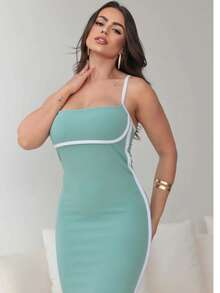 Women's Fitted Dress With White Details. Midi Length, Fitted To The Body, With A Small Slit At The Back Hem. White Thin Straps And White Detail That Accentuates The Elegant Bust, - 綠色 - 查看 1